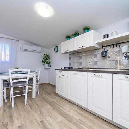 Krcina Holiday Home Cres Bagian luar foto