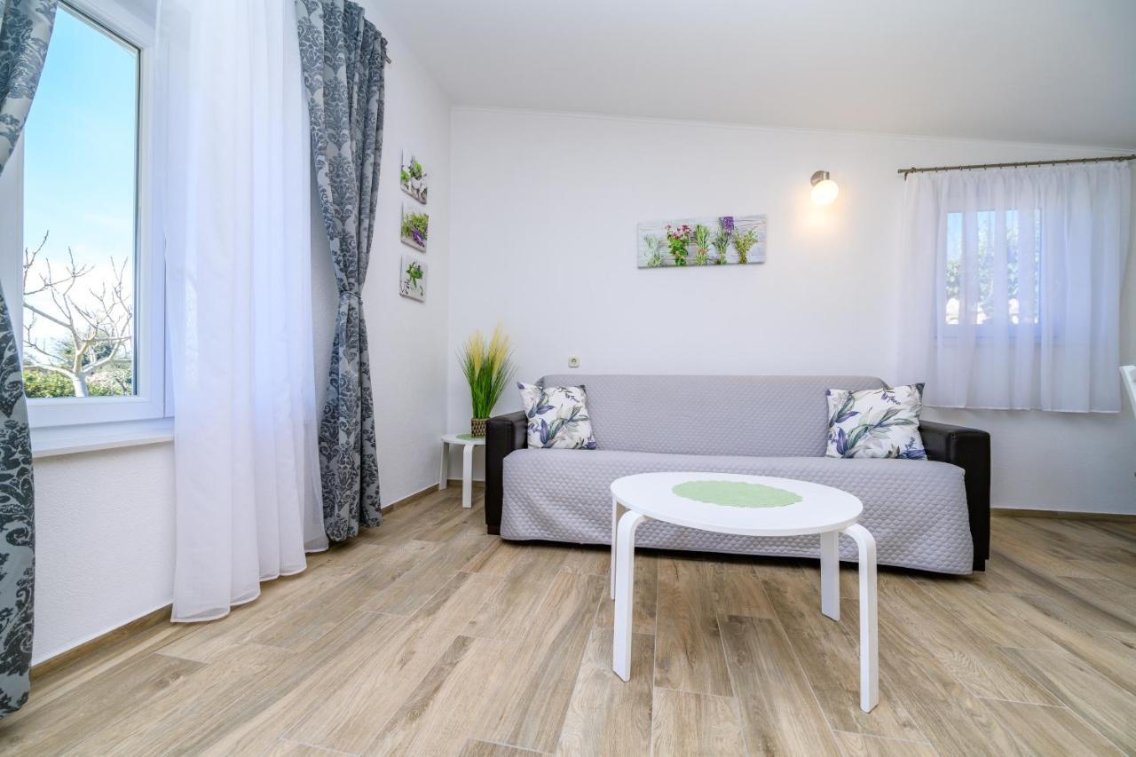 Krcina Holiday Home Cres Bagian luar foto