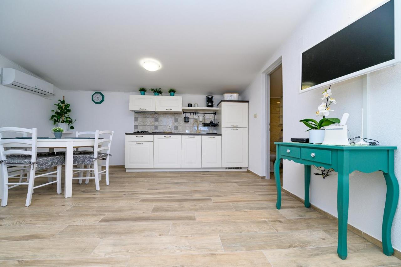 Krcina Holiday Home Cres Bagian luar foto